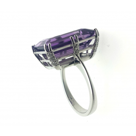 18kt Gold Ring - Amethyst / Diamonds