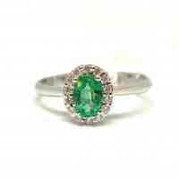 Anello con smeraldo 6 x 4 e diamanti